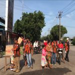Foto PAC PP Khusus Pelabuhan membagikan takjil kepada masyarakat