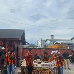 Pembagian takjil oleh PAC PP Khusus Pelabuhan Kota Dumai