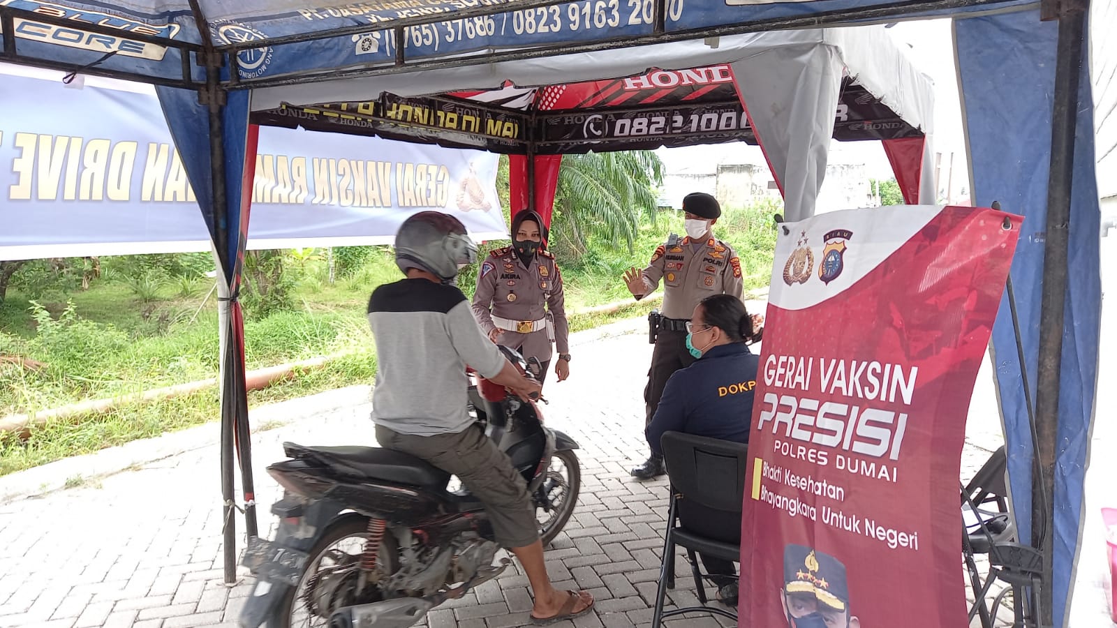 Foto Polres Dumai gelar vaksinasi kepada pengendara