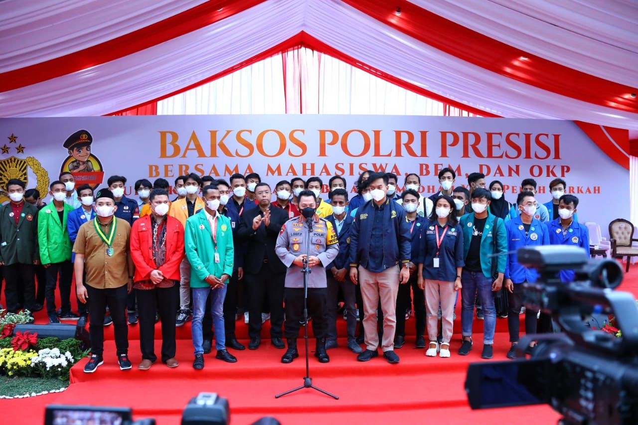 Kapolri berfoto bersama dengan gabungan BEM dan OKP