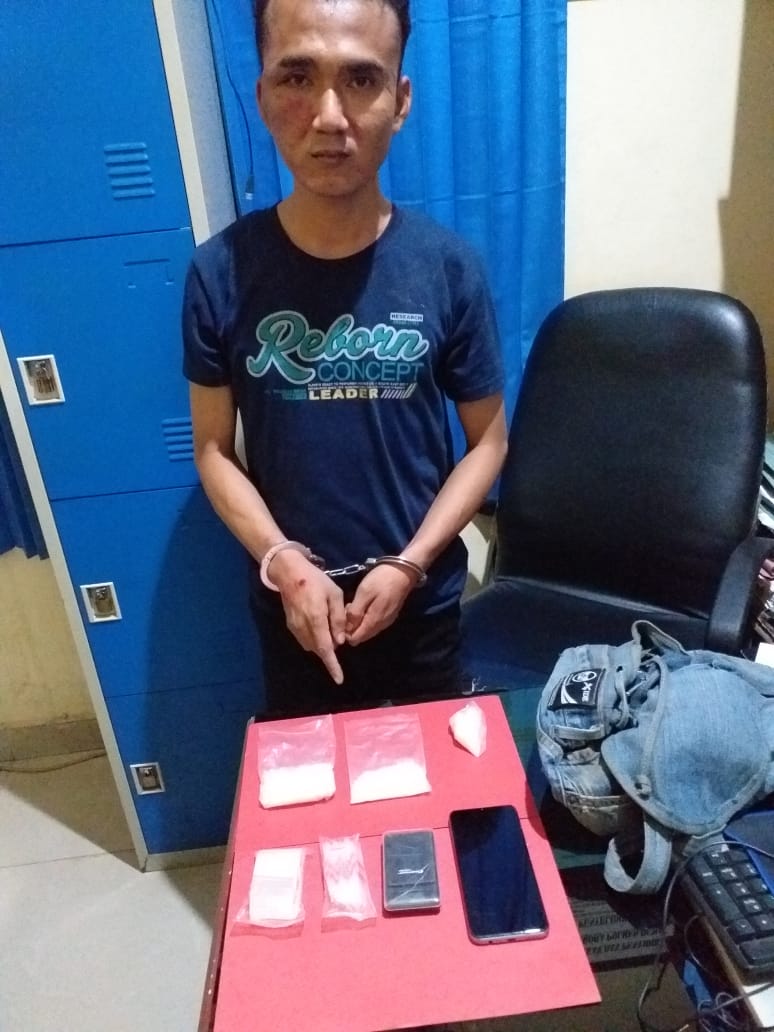 Foto tersangka pengedar narkoba yang berhasil dibekuk Tim Opsnal Sat Res Narkoba Polres Dumai