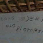 Foto pesan terakhir yang ditulis di dinding rumah