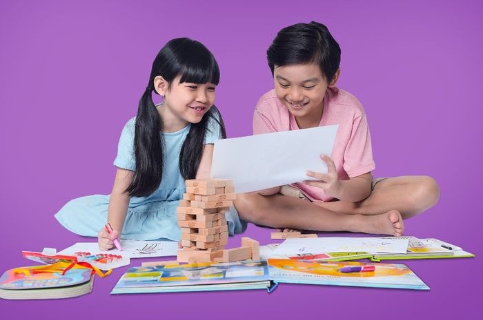 Foto anak-anak sedang belajar bersama