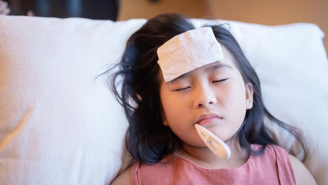 Foto ilustrasi anak sakit sedang dirawat