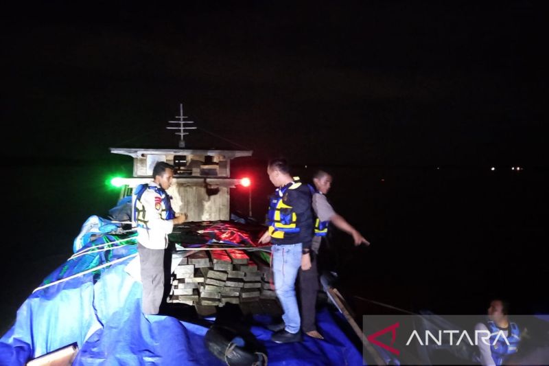 Foto Satpolairud Meranti sedang melaksanakan razia (Dok ANTARA)