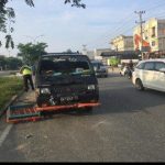 Foto mobil pick up yang ditabrak oleh mahasiswa
