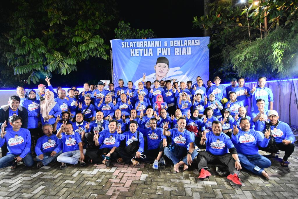 Foto bersama Wartawan PWI se-Riau pendukung Zulmansyah Sekedang