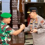Foto bersama Pangdam I BB dengan Kapolda Riau