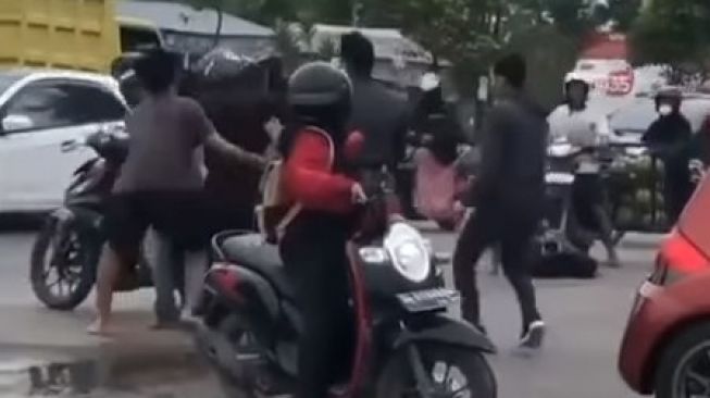 Foto Ilustrasi penangkapan pelaku jambret. [Instagram@terangmedia]