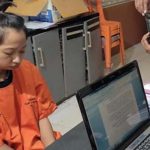 Foto Istiqomah, saat dimintai keterangan oleh penyidik Reskrim Polsek Talang Kelapa. Foto: Aqda/sumeks.co jpnn.com
