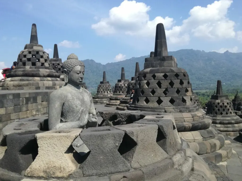 Foto Candi Borobudur merupakan sejarah budaya Indonesia. (dok: Google Maps/Johannes Braun)