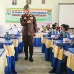 Foto Kepala Seksi Intelijen Kejari Dumai, Devitra Romiza, S.H, M.H saat sebagai pembicara