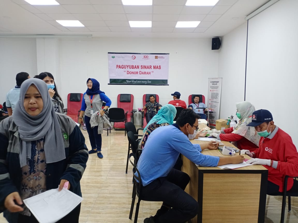 Foto pelaksanaan kegiatan bakti sosial donor darah yang diadakan Paguyuban Sinar Mas Dumai