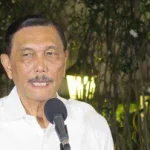 Foto Menkomarinves Luhut Binsar Panjaitan dalam menyampaikan kebijakan baru (dok: CNN Indonesia)