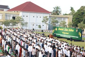 Polda Riau Gelar Sholat Idul Adha Bersama Masyarakat, serta Menyerahkan 207 Hewan Qurban untuk Didistribusikan