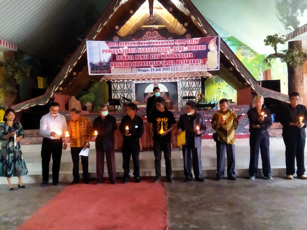 Foto bersama untuk penyalaan 1000 lilin seluruh Pengurus Punguan Si Raja Nabarat Boru, Bere dan Ibebere se-Kota Dumai