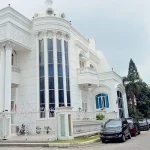 Foto rumah mewah milik AP alias ABK di Komplek Cemara Asri yang digeledah penyidik Dit Reskrimsus Polda Sumut. (Dok: JPNN.com)