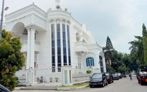Rumah Bos Judi Sumut Apin BK di Cemara Asri di Geledah Polisi
