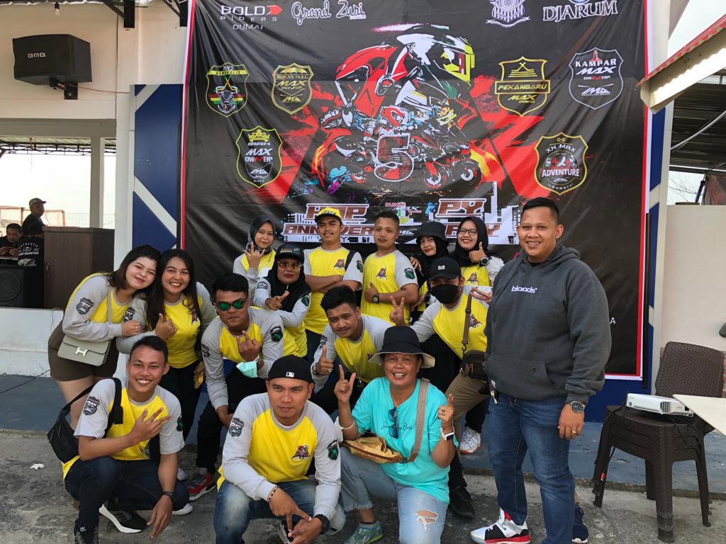 Foto bersama anggota klub Dumai Max Owners.