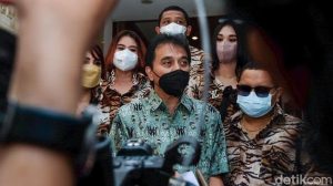 Resmi Roy Suryo Mantan Menpora Ditahan Polda Metro Jaya