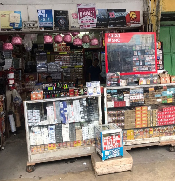 Foto rokok tanpa pita cukai marak diperjualbelikan di kedai-kedai di Kota Batam