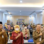 Foto Kepala Loka POM di Kota Dumai, Ully Mandasari, S.Farm., Apt., M.H foto bersama dengan Pejabat Pemko Dumai dan peserta undangan.