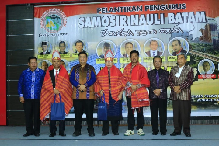 Foto bersama Pengurus Samosir Nauli Batam dengan Walikota Batam dan Bupati Samosir. (Dok: Geosiar.com)