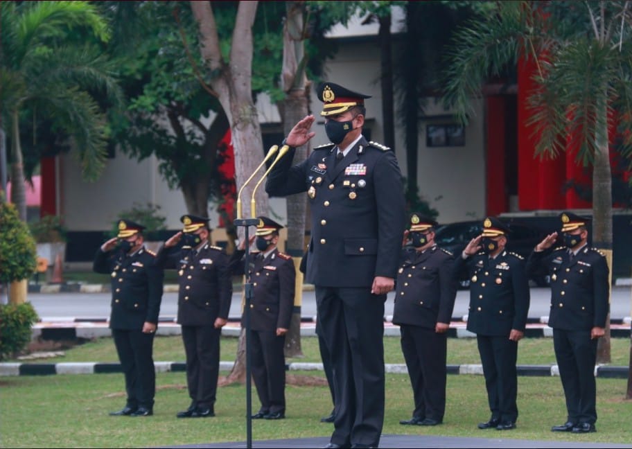Foto Irwasda Polda Kepri Kombes Pol.M. Rudy Syarifudin, S.I.K., S.H pimpin upacara peringatan Hari Kesaktian Pancasila.