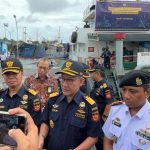 Foto saat Direktur Jenderal Bea dan Cukai Askolani memberikan tanggapan kepada media.