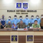 Foto pejabat Rumah Detensi Imigrasi (Rudenim) Pekanbaru saat konferensi Pers. .