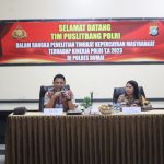 Foto Wakapolres Dumai Kompol Josina Lambiombir, S.H, S.I.K bersama Ketua Tim Kombes Drs. Azis Saputra.