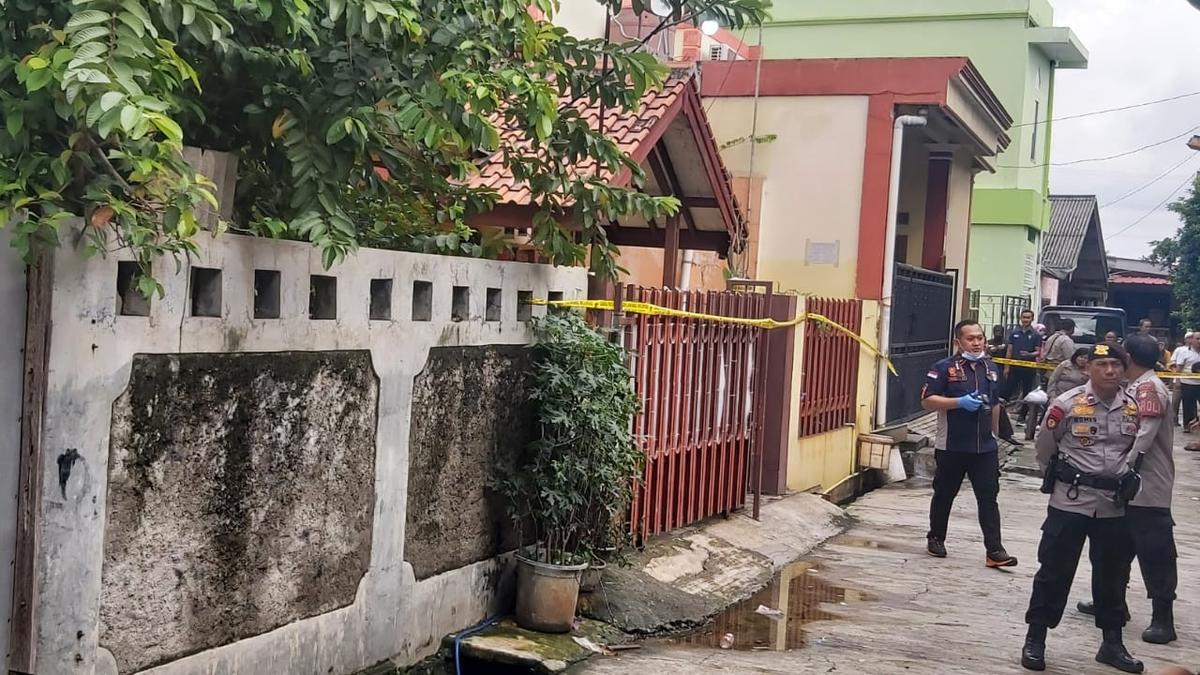 Foto lokasi penemuan dua jasad wanita dicor dalam rumah di Bekasi, Jawa Barat. (dok: liputan6.com)