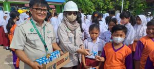 Apical Rayakan Hari Susu Sedunia dengan Memberdayakan Peternak dan Komunitas Sekitar Serta Menyebarkan Kebaikan Susu dengan Bagikan 24.000 Karton Susu