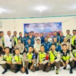 Foto Petinggi PT Sari Dumai Sejati (PT SDS) bersama Pejabat KSOP Kelas I Dumai dan peserta latihan.