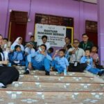 Foto : Kepala Sekolah dan guru SLB Wati Purnama bersama perwakilan Apical Dumai.