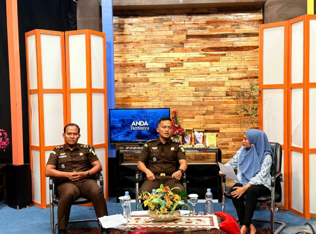 Foto : Kasubsi 1 Seksi Intelijen Randi Ahyad Sarwandi, S.H., M.H. dan Kasubsi 2 Seksi Intelijen Tabah Santoso, S.H., Μ.Η., sebagai narasumber.