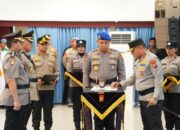 Foto : Kapolda Riau Irjen Herry Heryawan menandatangani pelantikan Pejabat Baru dan Kapolres.