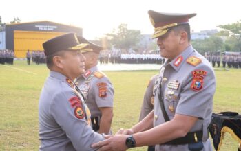 Foto: Kapolda Riau Irjen Pol Dr. Herry Heryawan bersama Wakapolda Riau Brigjen Pol Dr. Hengki Haryadi.