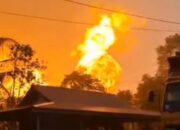 Foto : Tampak dari jauh, kobaran api yang diakibatkan kebocoran pipa gas milik PT TGI di Kabupaten Indragiri Hilir.