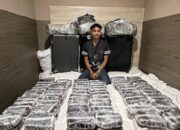 Foto : Warga negara Malaysia bernama Muhammad Syafiq (22) yang ditangkap di Dumai bersama barang bukti.