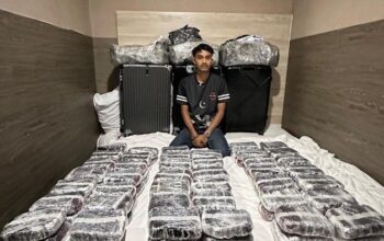 Foto : Warga negara Malaysia bernama Muhammad Syafiq (22) yang ditangkap di Dumai bersama barang bukti.